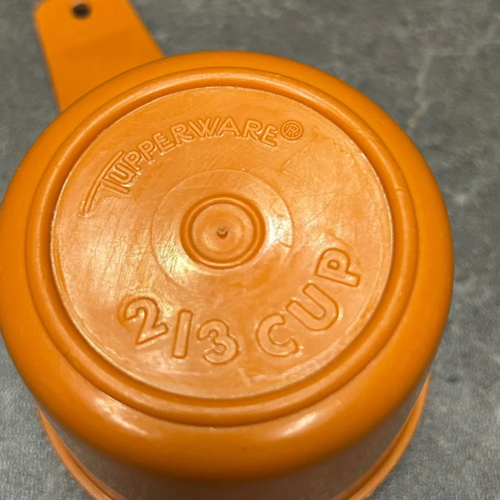 Tupperware vintage measuring